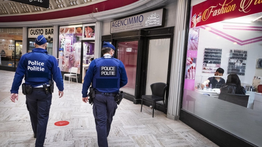 Ngăn làn sóng Covid-19 thứ 3, Bỉ cấm tổ chức các bữa tiệc lớn cuối năm